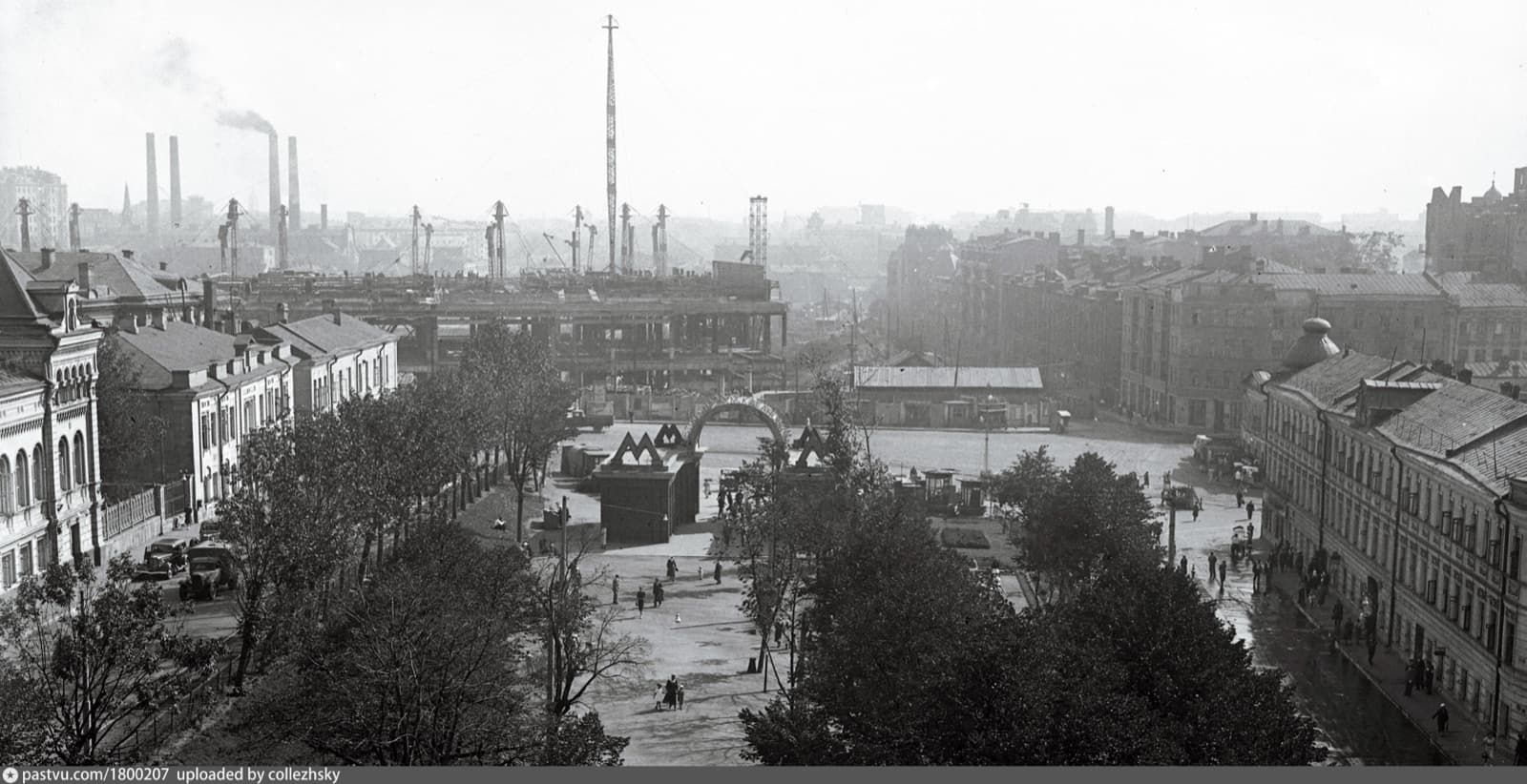 От Ломоносова до Энгельса. Экскурсия с завтраком.